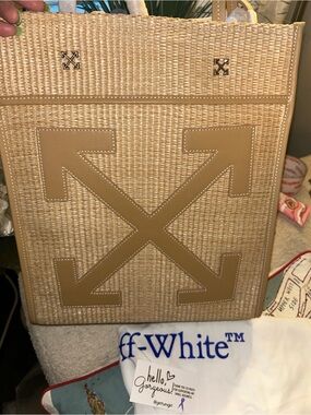Off White Amazing bag you don’t see everywhere!!🥳🥳❌❌